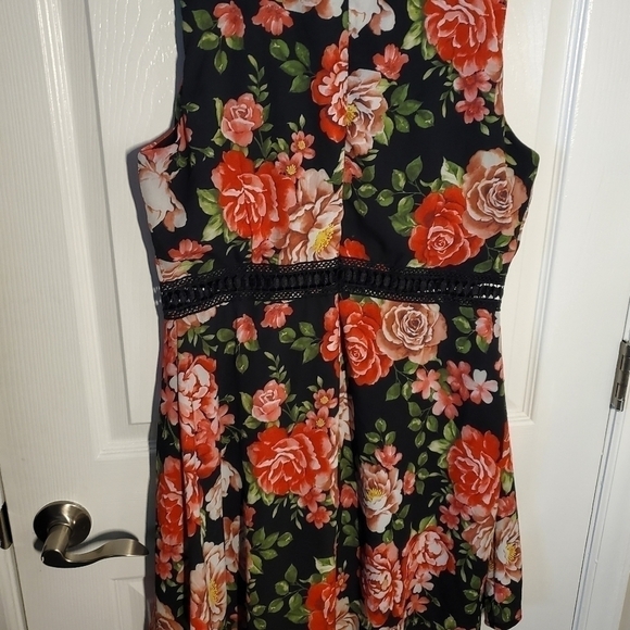 Disney Princess Floral Dress - Picture 8 of 13